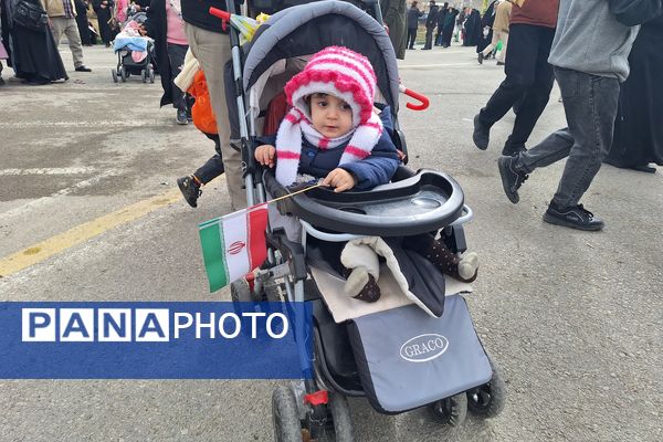 حضور اقشار مختلف مردم پردیس در راهپیمایی ۲۲بهمن 