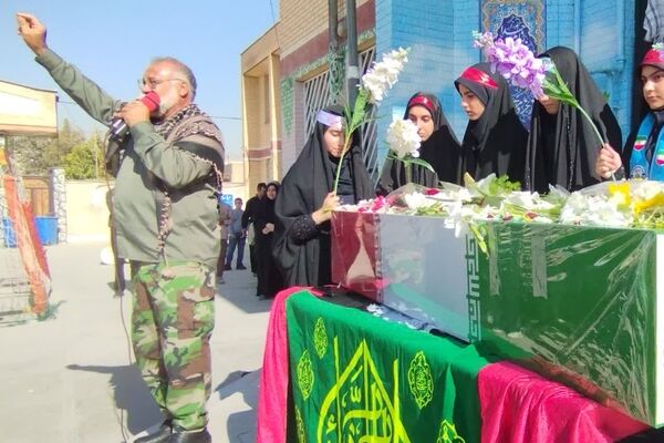 آیین استقبال از شهید گمنام در دبیرستان الزهرا 