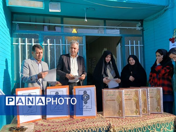  تجلیل از همیاران معلم در دبیرستان فاطمیه