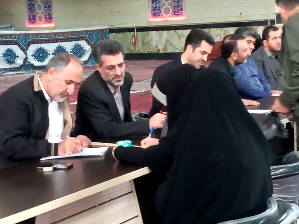 میز خدمت مدیریت آموزش و پرورش اسلامشهر در مصلی نماز جمعه اسلامشهر