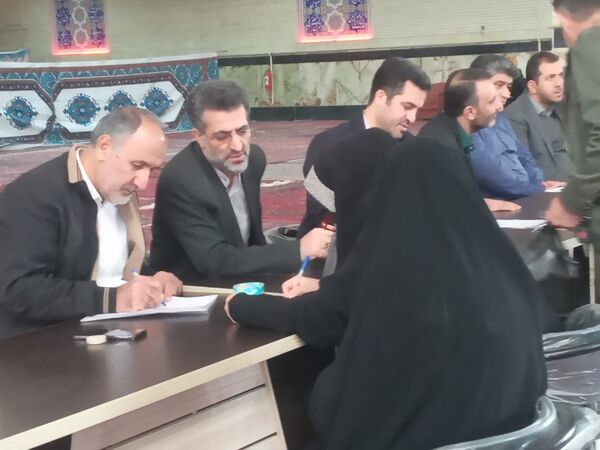 میز خدمت مدیریت آموزش و پرورش اسلامشهر در مصلی نماز جمعه اسلامشهر
