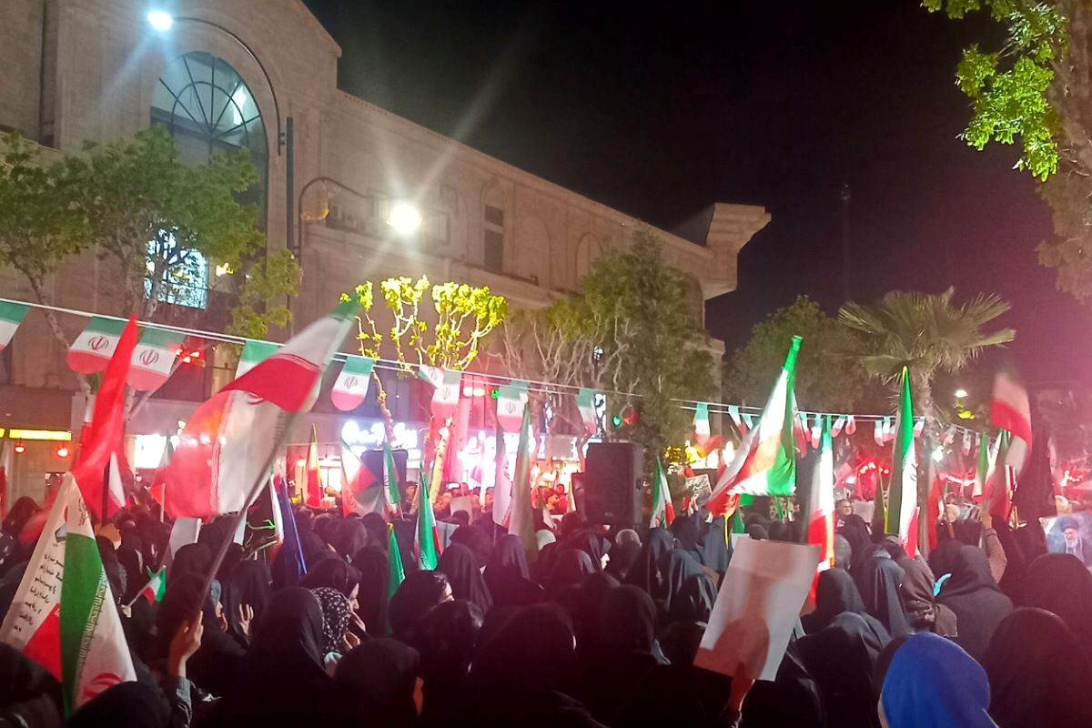 همدلی و حضور پرشور مردم و کودکان بهارستانی در راهپیمایی شبانه«جنگ رمضان»
