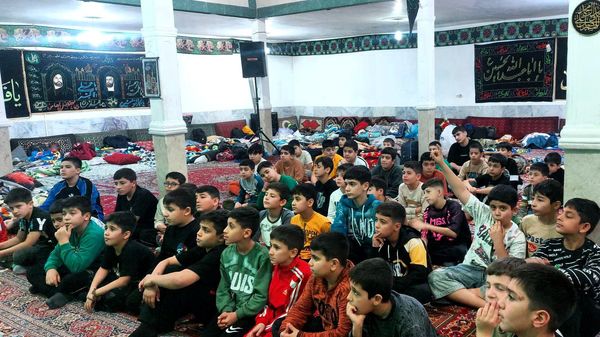 آغاز اعتکاف دانش‌آموزی پسران در مسجد فاطمه زهرا(س) شهرک سیدجمال‌الدین نظرآباد
