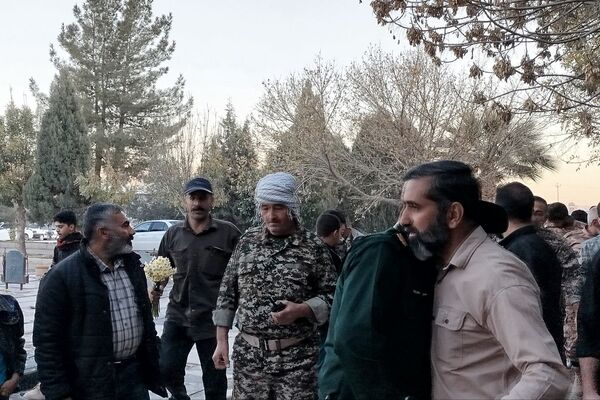 غبار روبی و عطرافشانی قبور مطهر شهدای روستای ظفرآباد
