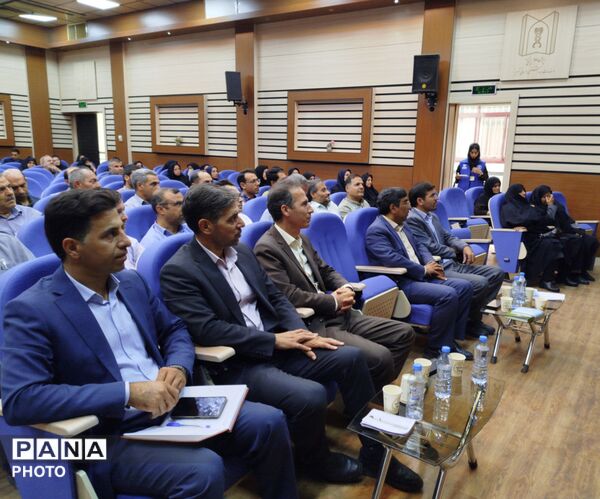 نشست مدیران آموزش و پرورش شهرستان بناب با محوریت آغاز سال تحصیلی جدید