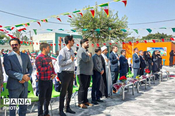 جشن شکوفه‌های کلاس اولی در دبستان فرهنگیان