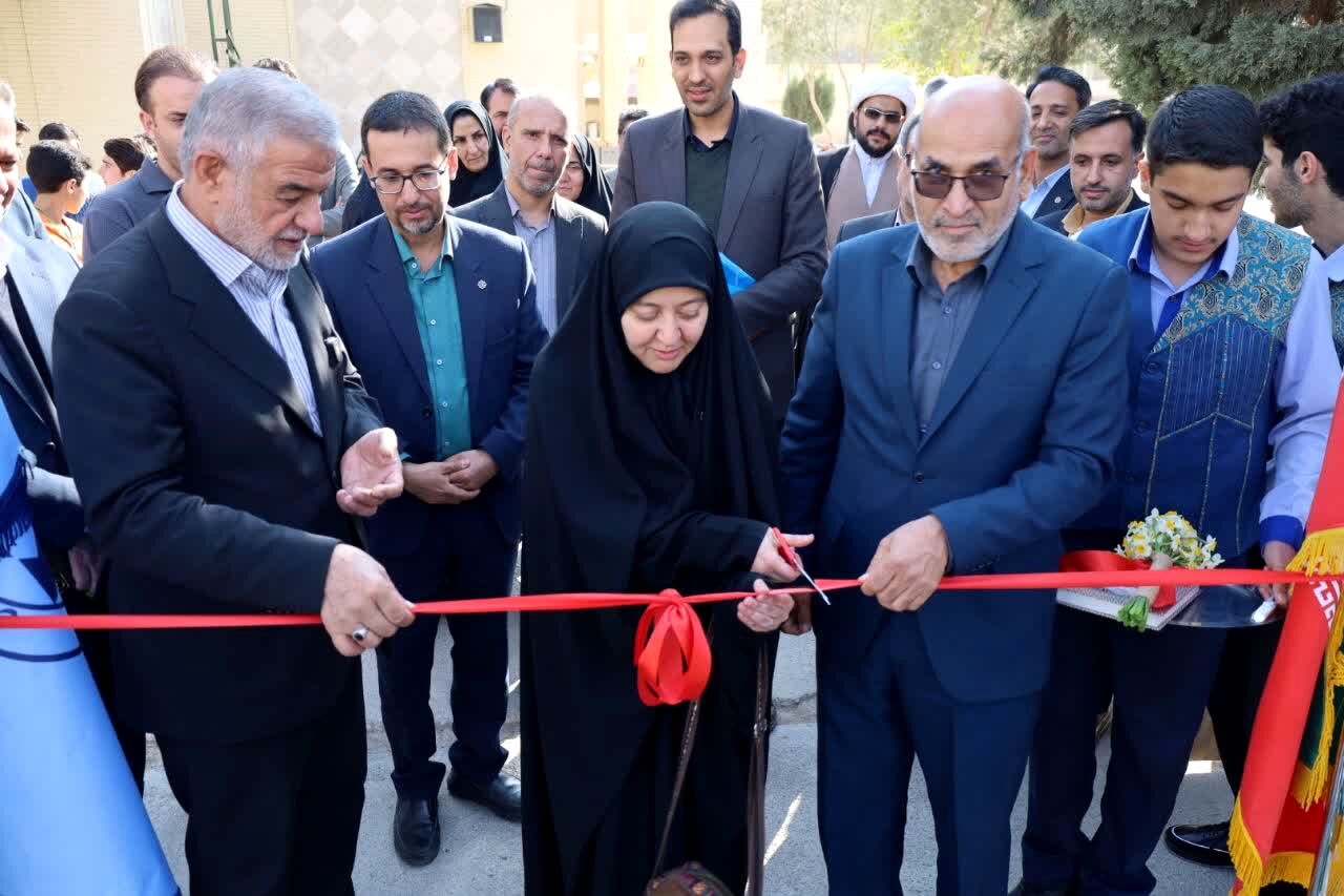 افتتاح زمین چمن دبیرستان دوره اول استعدادهای درخشان شهیدان مزیدی 
