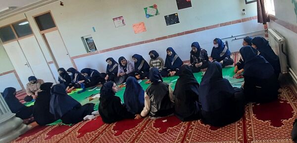 انس با قرآن در دبیرستان امامت مهدیه