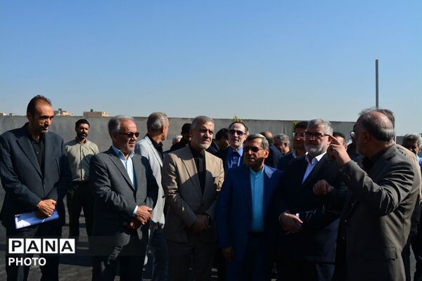 بازدید استاندار تهران از دبیرستان تمام هوشمند «شهید ابراهیم رئیسی» بهارستان دو