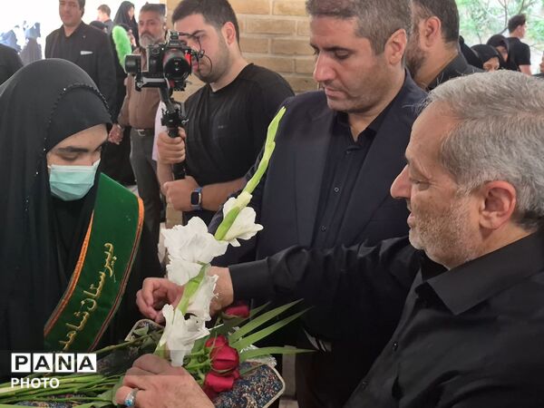 آخرین بدرقه؛فرهنگیان و دانش‌آموزان در سوگ رهبر شهیدشان