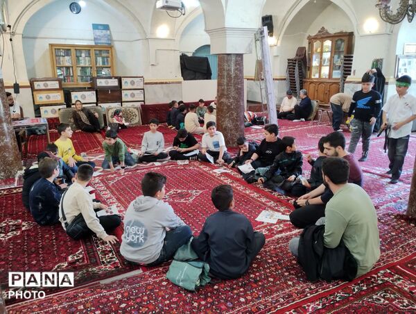  دانش‌آموزان همدانی یاد شهدای میناب را گرامی داشتند