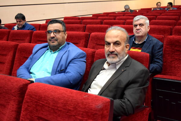 نشست توانمندسازی مدیران منطقه ۱۴ با محوریت مدیریت مدرسه‌محور و تحول آموزشی