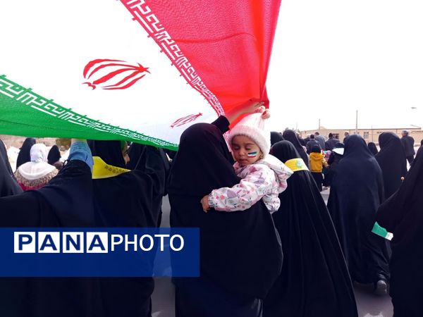 حضور مردم روستای دهشیر شهرستان تفت در راهپیمایی ۲۲ بهمن