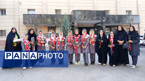 تجلیل دانش‌آموزان پیشتازان دبستان «دانش و هنر» نظرآباد از پرستاران بیمارستان امام حسن(ع) 
