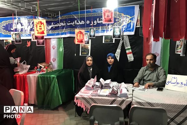  استقبال مردمی از غرفه کارشناسی مشاوره آموزش و پرورش ناحیه دو شهرری در میدان نماز 