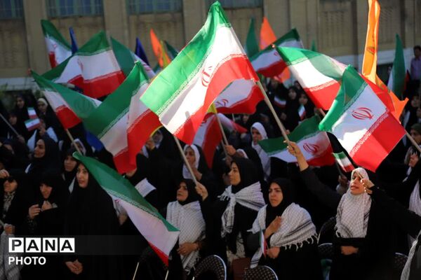 مراسم صبحگاه مشترک بسیج فرهنگیان تهران بزرگ در اداره کل آموزش و پرورش