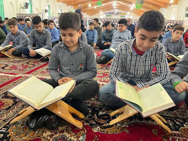 تلاوت آیات نور بخش قرآن در ایام بهار قرآن 