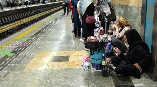 بررسی وضعیت ساماندهی دستفروشان در ایستگاه‌های مترو و بازار تجریش