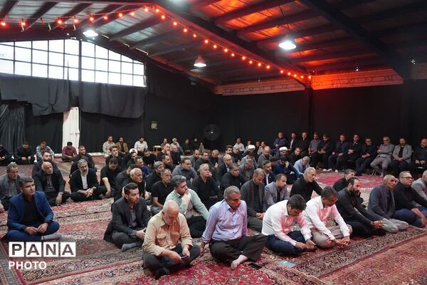 اقامه عزای رهبر شهید در بخشداری کهریزک 