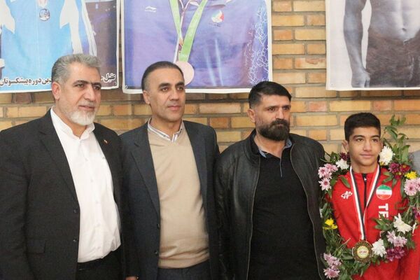 تجلیل از قهرمان مسابقات کشتی غرب آسیا