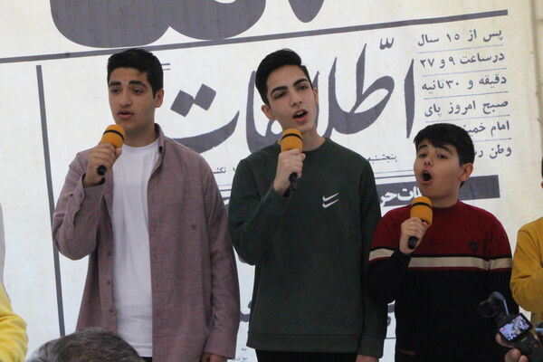 مراسم نمادین استقبال از امام خمینی (ره) در فرودگاه یزد 