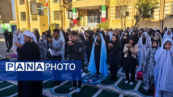 نماز جماعت باران در آموزشگاه شهید فتحی‌پور ناحیه یک شهرستان بهارستان