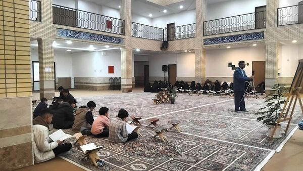 مراسم جزخوانی قرآن کریم در اهر با حضور فعال دانش‌آموزان