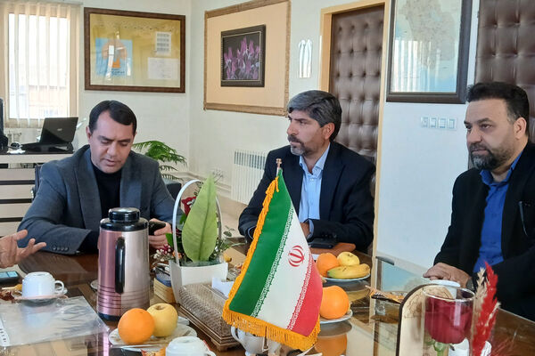 نشست نماینده آباده با مدیر آموزش و پرورش 
