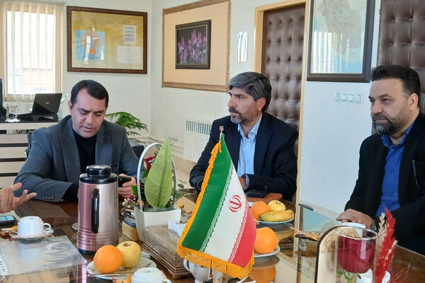 نشست نماینده آباده با مدیر آموزش و پرورش 