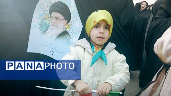 حضور پرشور کودکان در راهپیمایی میثاق با ولایت و محکوم نمودن اغتشاشات گروه های تروریستی در کاشمر