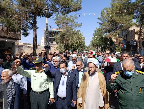 خلیل اباد همگام با ملت ایران فریاد خشم و نصر در نماز جمعه طنین انداز شد