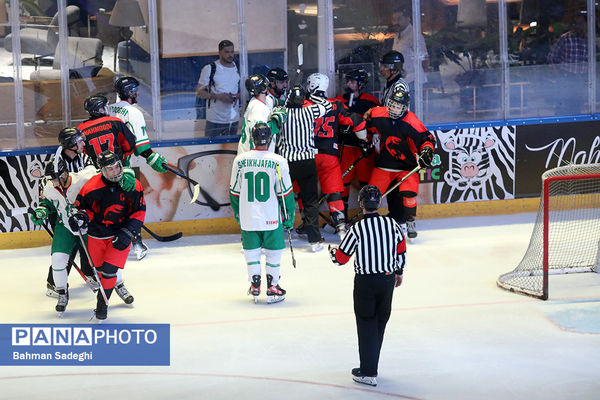 دیدار تیم ملی هاکی روی یخ ایران و تیم جوانان