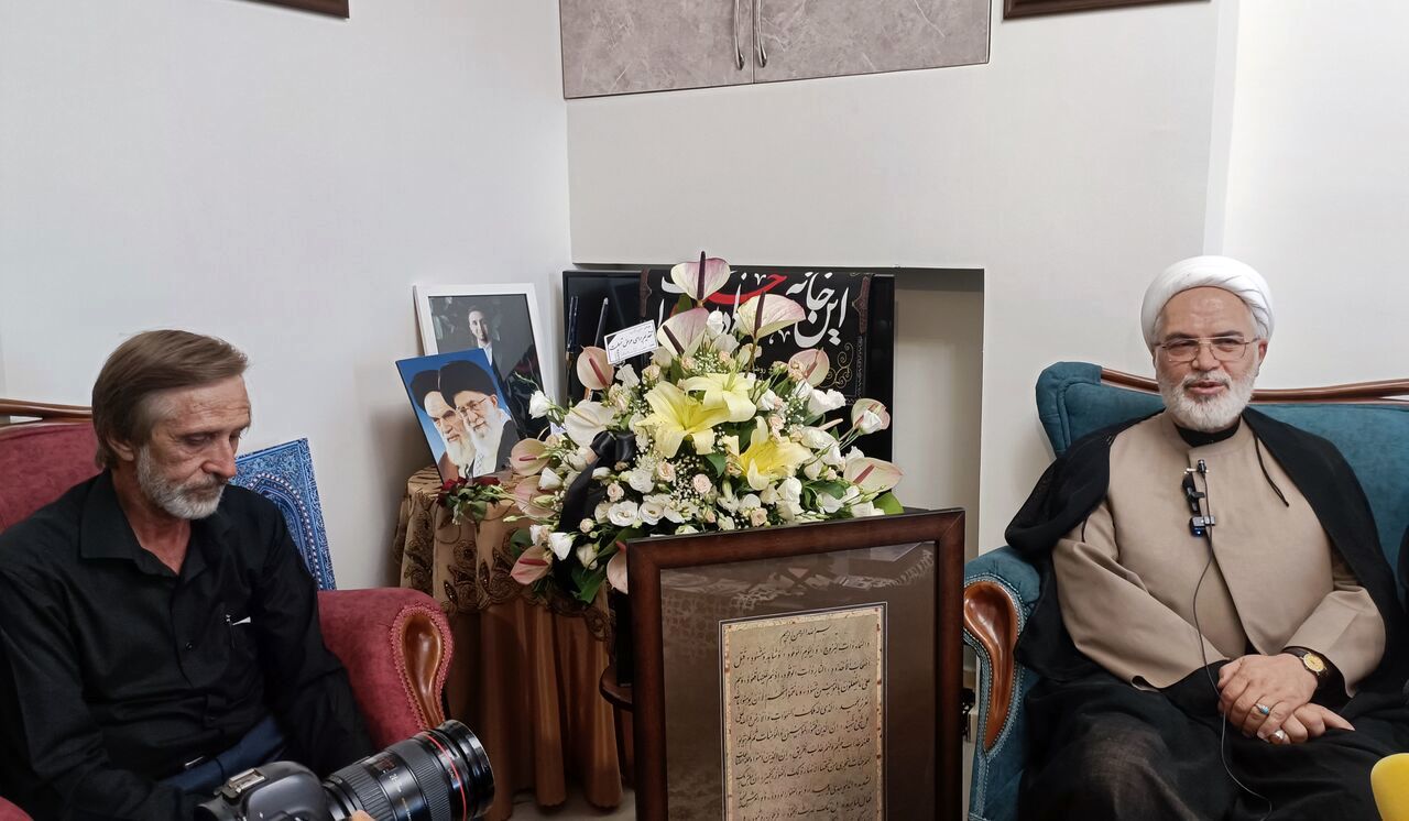 حضور  مدیرکل قرآن، عترت و نماز وزارت آموزش و پرورش در منزل شهید ذاکری