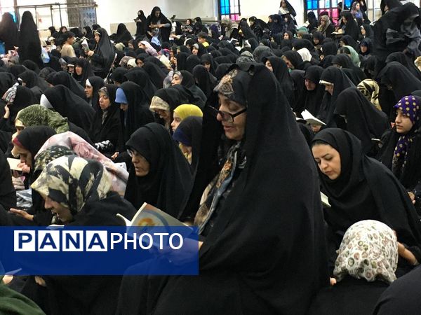 برپایی مراسم دعای عرفه در گلستان شهدای اصفهان