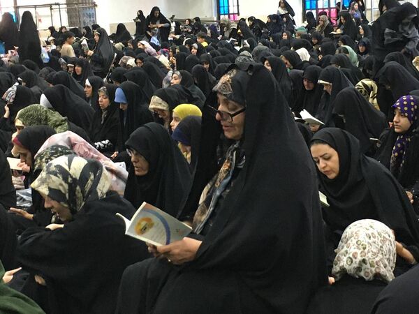 برپایی مراسم دعای عرفه در گلستان شهدای اصفهان