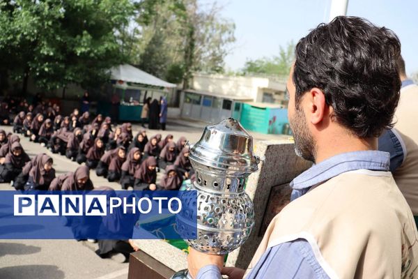 افتتاح چایخانه‌ای برای ادای احترام به حضرت رضا(ع) در دبیرستان دخترانه مطهره منطقه ۱۴