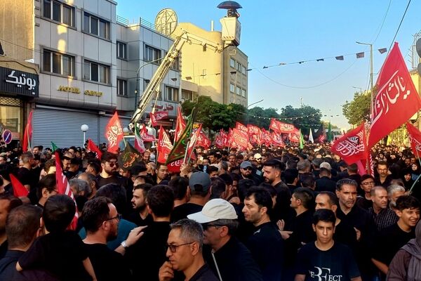 دسته عزاداران تهرانی به مناسبت شهادت امام حسین (ع)