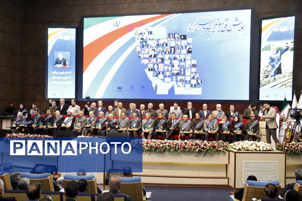 تکریم سازندگان فردای ایران