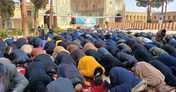 اقامه نماز پرفیض جمعه در سمنان