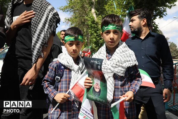 اجتماع بزرگ دسته‌های عزاداری دانش‌آموزی و فرهنگیان پیشوا در اربعین رهبر شهید