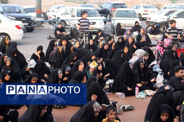 زمزمه عاشقانه دعای عرفه در یادمان 14 شهید گمنام کوه خضر نبی(ع)