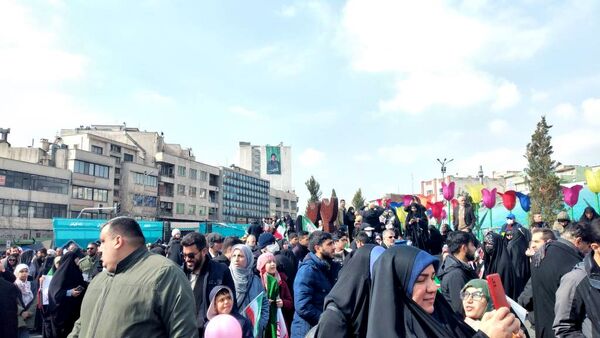 جشن پیروزی انقلاب در خیابان‌های تهران