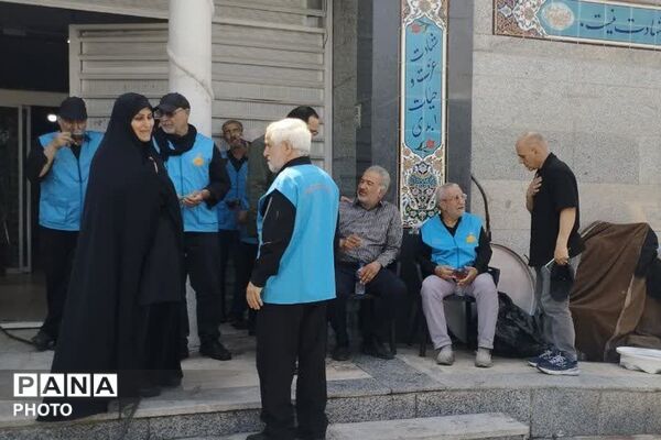 خدمت رسانی و پذیرایی موکب شهدای چهاردانگه  از زائران مراسم تشییع رهبر شهید