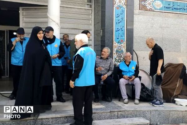 خدمت رسانی و پذیرایی موکب شهدای چهاردانگه  از زائران مراسم تشییع رهبر شهید
