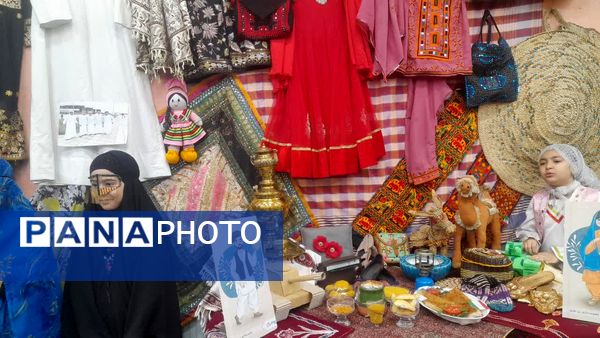 جشنواره قومی و محلی در دبستان آرمیتا مصلی نژاد ناحیه 7