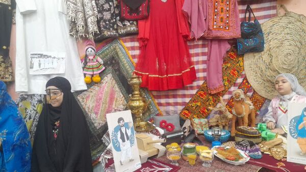 جشنواره قومی و محلی در دبستان آرمیتا مصلی نژاد ناحیه 7