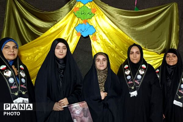 برپایی موکب «مدرسه رهبر شهید» در میدان هفت تیر نسیم‌شهر