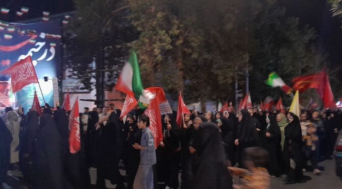 مردمانی که با همبستگی و اقتدار در میدان‌ها هستند نماد اتحاد کشورند 