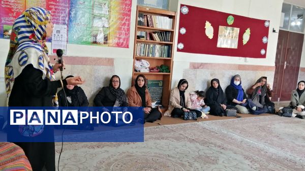 اولین جلسه آموزش خانواده در دبستان نیایش با حضور خانم موسوی