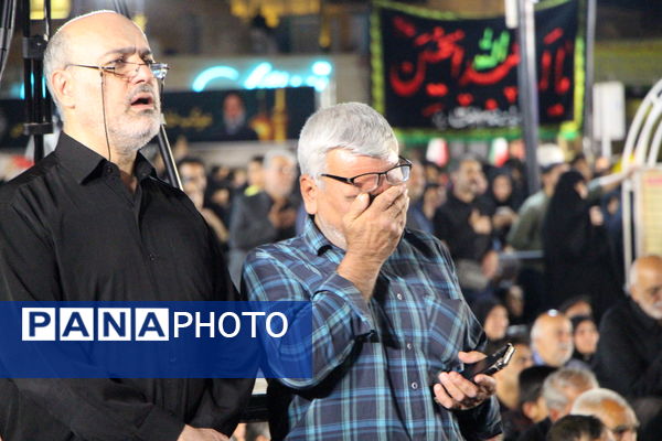 اجتماع مردم یزد در سوگ سیدالشهدای خدمت